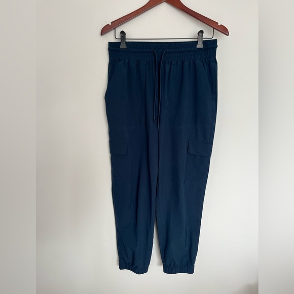 Navy Cargo Pants size medium - Picture 2 of 5